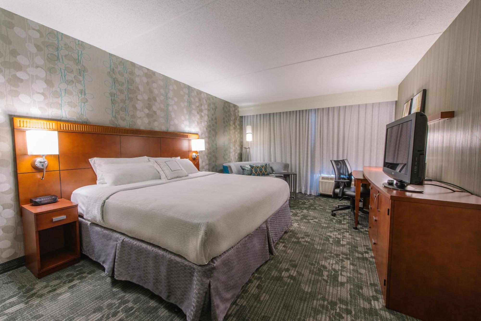 Отель Courtyard By Marriott Нашуа Экстерьер фото