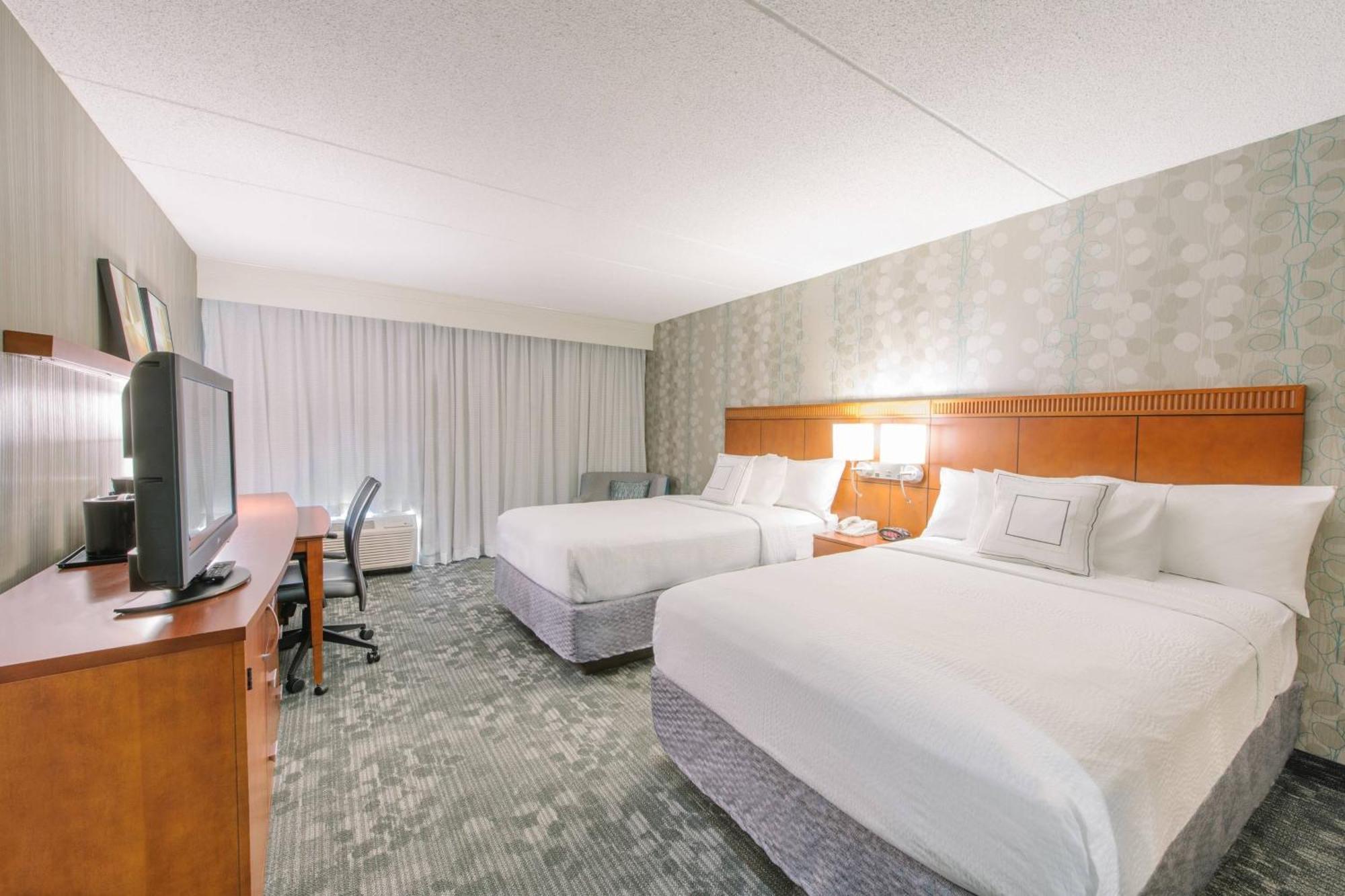 Отель Courtyard By Marriott Нашуа Экстерьер фото