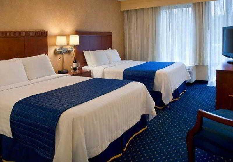 Отель Courtyard By Marriott Нашуа Номер фото