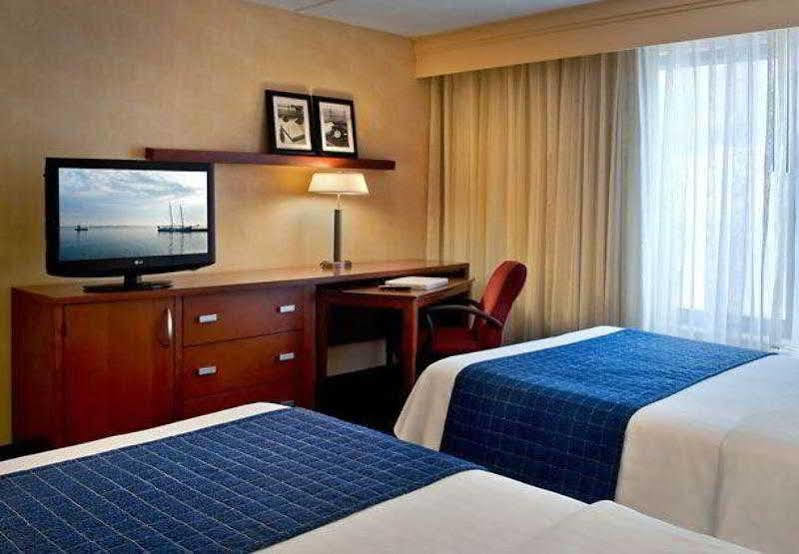 Отель Courtyard By Marriott Нашуа Экстерьер фото